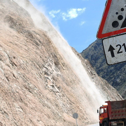 Дорогу в Боомском ущелье будут перекрывать для спуска камней