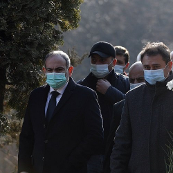 Пашинянга жоокердин мүрзөсүнө гүл коюуга жол берилген жок