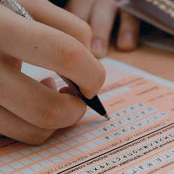 Быйыл мектеп бүтүрүүчүлөрү мамлекеттик экзамен тапшырбайт