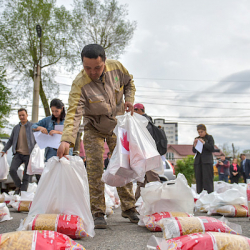 “Бишкек жашылчарба” ишканасынын кызматкерлерине Орозо айынын урматына азыктар таратылды