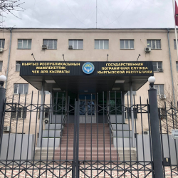 Баткен: Чек араны мыйзамсыз кесип өткөн Өзбекстандын жараны кармалды