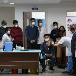 Индияда коронавирус жуктуруп алуунун рекорддук учуру катталды