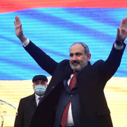 Пашинян подал в отставку с поста премьера Армении