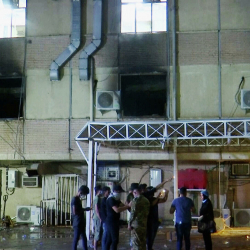 Число погибших при пожаре в больнице в Багдаде достигло 82