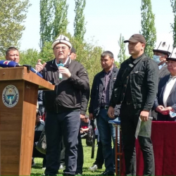 Камчыбек Ташиев Өзгөндө нааразы эл менен жолугушууда