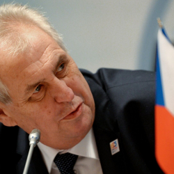 Земан назвал предполагаемые причины взрывов на складе во Врбетице