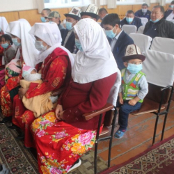 Жайылда памирлик 12 кыргызга ID-карт тапшырылды