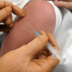 COVID-19: Рамазан айында эмдөөдөн өтсө болобу? Муфтияттын жообу