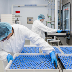 Эл аралык уюмдар Кыргызстанга вакцина үчүн сегиз муздаткыч берет