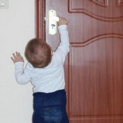 Бишкекте түн ичинде эки жашар бала батирде жалгыз калган