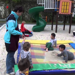 Бала бакчалардын бирине кол салуу болуп, 19 адам жаракат алды