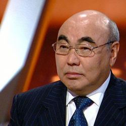 Аскар Акаев бийликти мыйзамдуу өткөрүп бербегенине өкүнөөрүн айтты