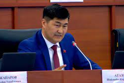 Шайлообек Атазов кыргыз эли банк тутумунун кулу болуп калгандыгын билдирди