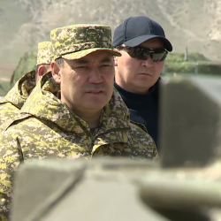 Чек арадагы жаңжал. Садыр Жапаров элге чукул кайрылуу жасады