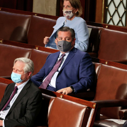 ВИДЕО - Сенатор Круз чуть не заснул на выступлении Байдена