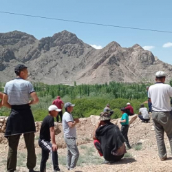 Лейлекте тажиктерден качып бара жаткан 5 жашар бала каналга агып кетип, каза болду