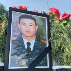 Окко учкан чек арачы Нурсултан Манасбек уулунун сөөгү Аксыга коюлат