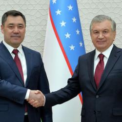 Садыр Жапаров Шавкат Мирзиёев менен телефон аркылуу сүйлөштү