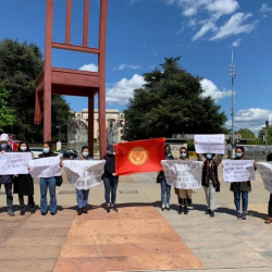 Женевадагы кыргыздар митингге чыгышты