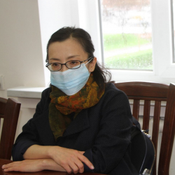 Чынара Эсенгул: “Эмомали Рахмон Кыргызстандын жаңы бийлигинин күчүн, позициясын текшергиси келди”