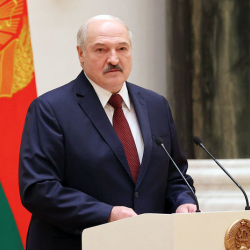 Лукашенко президент көз жумса өлкөнү ким башкарарын аныктаган декретке кол койду