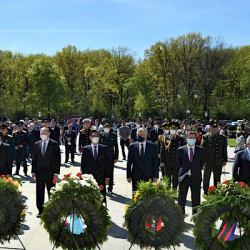 Эрлан Абдылдаев Берлиндеги Жеңиш күнүнө арналган иш-чарага катышты