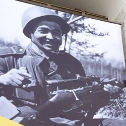 Многострадальный баннер к 9 Мая. Так сколько раз его меняли?