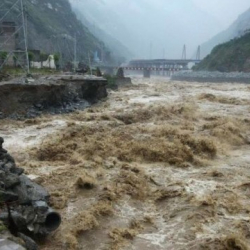 В Узгене сель унес восьмилетного мальчика, он скончался в больнице