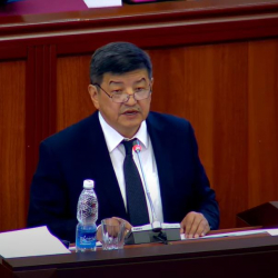 Акылбек Жапаров: «Кумтөрдөгү мөңгүлөрдү көзөмөлдөгөн система өчүп, ишкана эки айдан бери башкаруусуз турат»