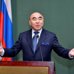 Комиссия: «Акаев чыккынчылык экенин билип туруп Кумтөр боюнча келишим түзгөн»