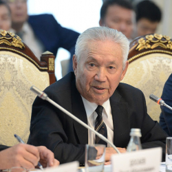 Орозбек Дүйшеев: 