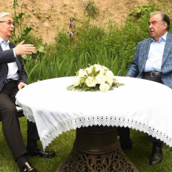 СҮРӨТ - Казакстандын президенти Касым-Жоомарт Токаев менен Эмомали Рахмон 