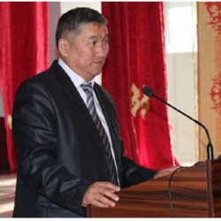 Турусбек Маразыков жалгыз диссертациясын 4 окуу куралы кылып көрсөткөндөн уялбайбы?