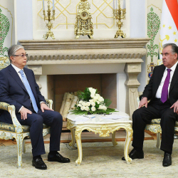 Тажик-казак сүйлөшүүлөрүнүн жыйынтыгында жети документке кол коюлду