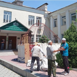 Муфтияттын алдында нааразылык акциясы өтүп жатат