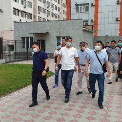 Азиза Суракматова доставили в Первомайский райсуд