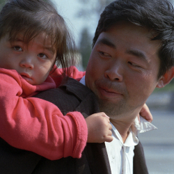 Китай собирается разрешить семьям иметь третьего ребенка