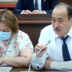 Появился! Министр Алымкадыр Бейшеналиев обрадовал депутатов своим приходом в Жогорку Кенеш