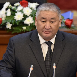 ВИДЕО - Экс-депутат Максат Сабиров вышел с допроса из ГКНБ