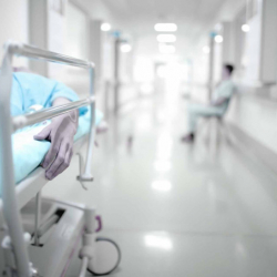 Оор жаракат алган. Жапаровдун кортежинде көз жумган УКМК дарыгери боюнча маалымат