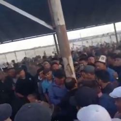 ВИДЕО - Баткенде базардагы эл уурулукка айыпталган кишини түркүккө байлап салган