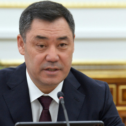 ВИДЕО - Жапаров показал видео с пьяным судьей: 