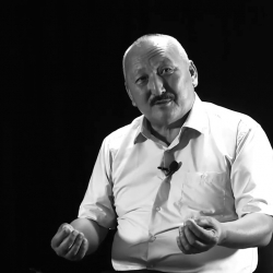 Курманбек Бакиев Рахман Раззыковдун жакындарына көңүл айтты