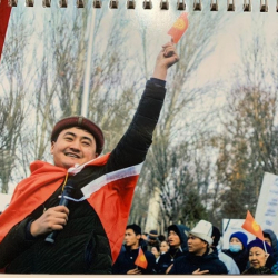 Улан Үсөйүндүн акциясына 100дөй киши катышса 5000, жүздөн жогору киши катышса 10 миң доллар алчу