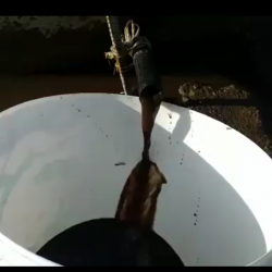 ВИДЕО - Казарман айылынын тургундары капкара суу ичип жатат
