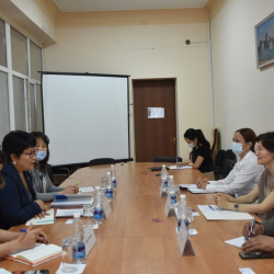 Юстиция министри жана “БУУ-аялдар” түзүмүнүн Кыргызстандагы өкүлү кызматташуу маселесин талкуулады