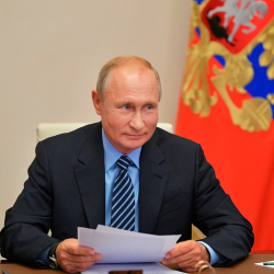 Владимир Путин Россияда мигранттардын убактылуу жүрүү мөөнөтүн узартты