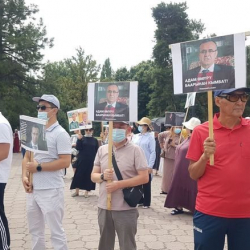 Кайрадан Орхан Инандынын тарапкерлеринин акциясы өтүп жатат