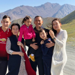 Омурбеку Бабанову разрешили встретиться с семьей после жалобы в суд