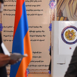 Арменияда мөөнөтүнөн мурда парламенттик шайлоо өтүп жатат